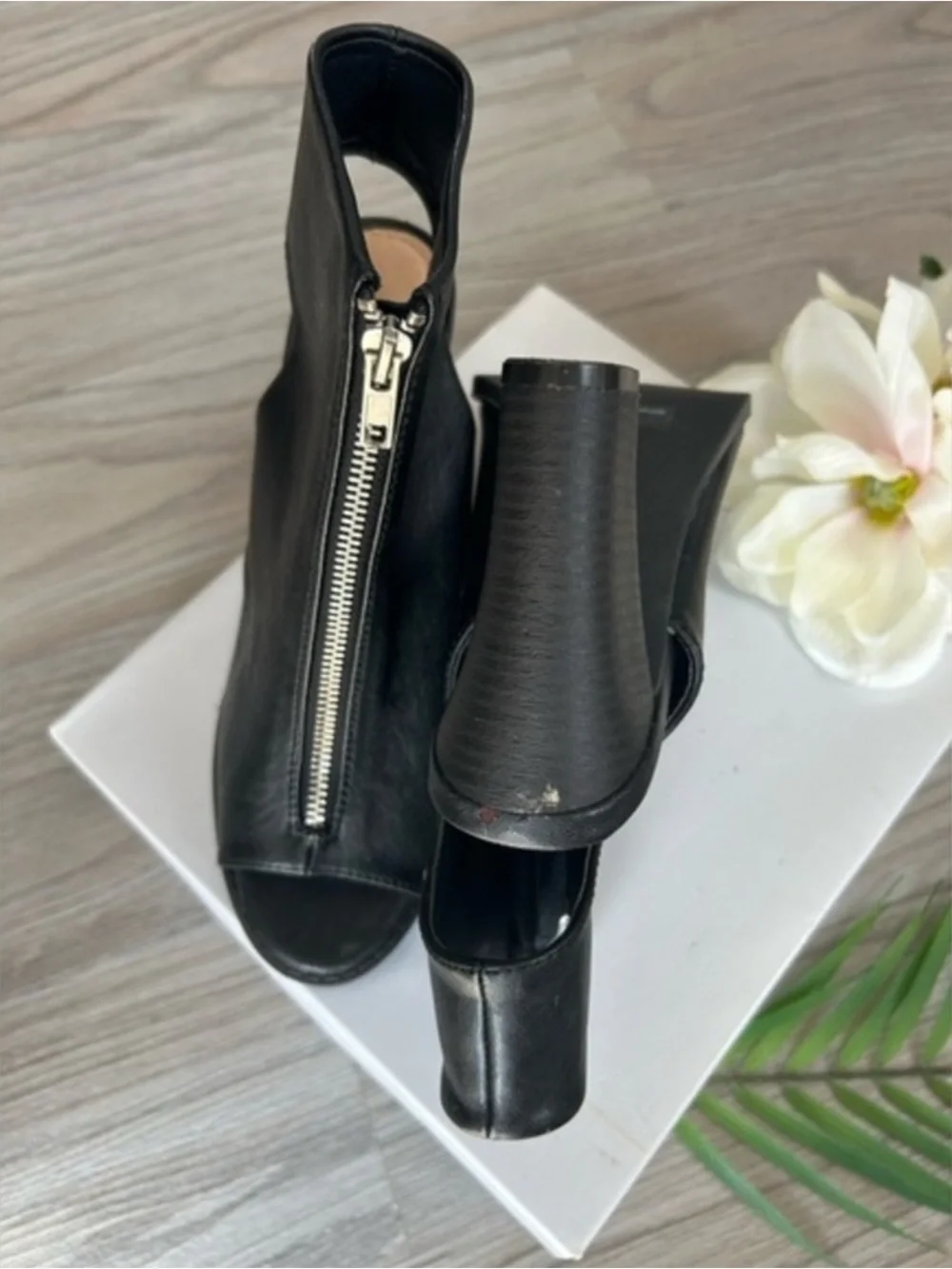 🌸 NEW w/blemish Black Peep-Toe faux leather Ankle Boots 8
